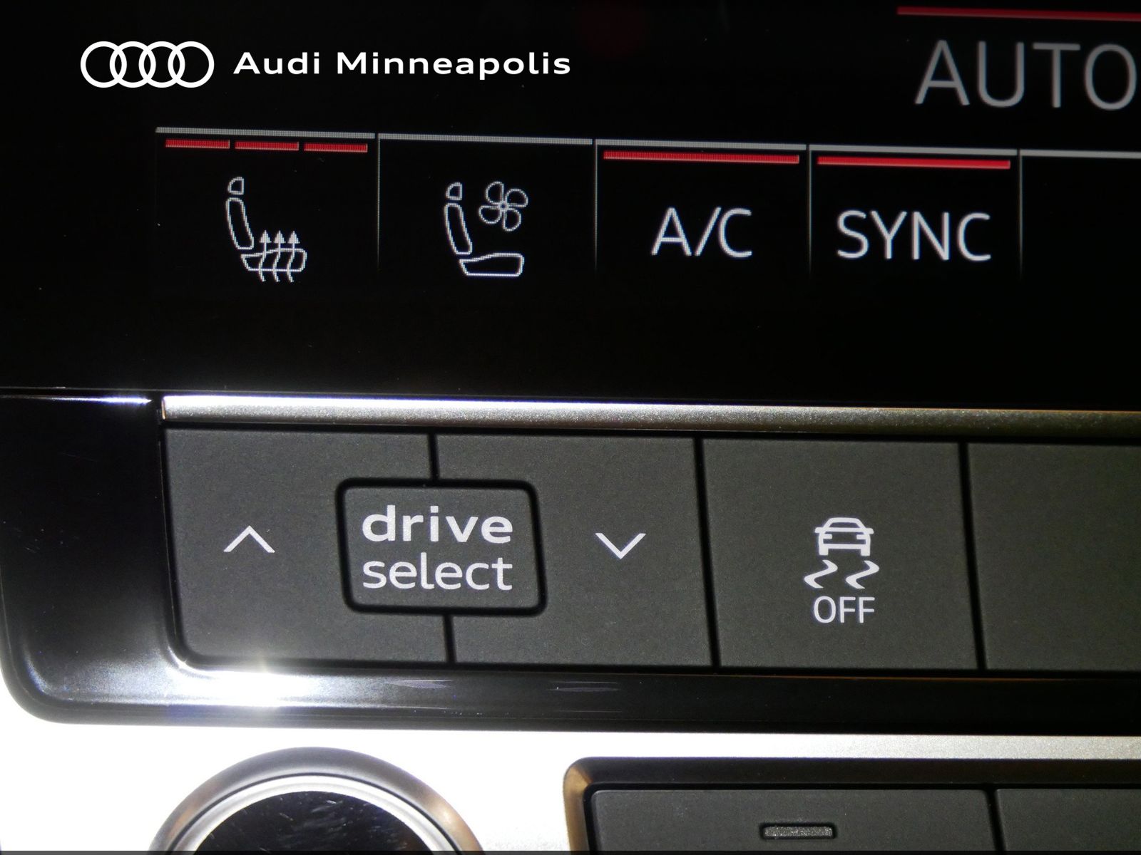 Thumbnail: 2025 Audi Q8 - 27