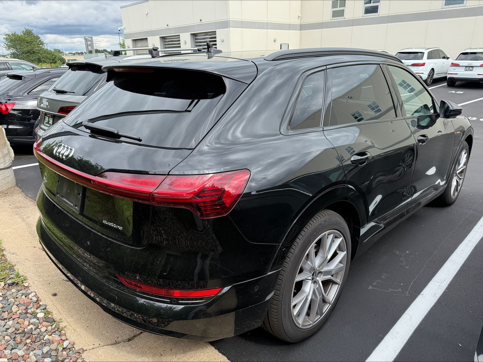 Thumbnail: 2021 Audi e-tron - 4