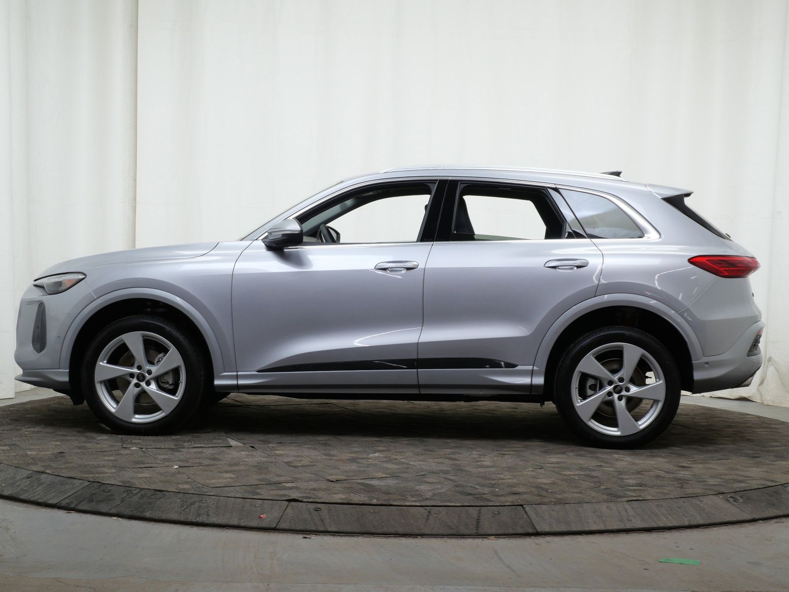 Thumbnail: 2025 Audi Q5 - 3