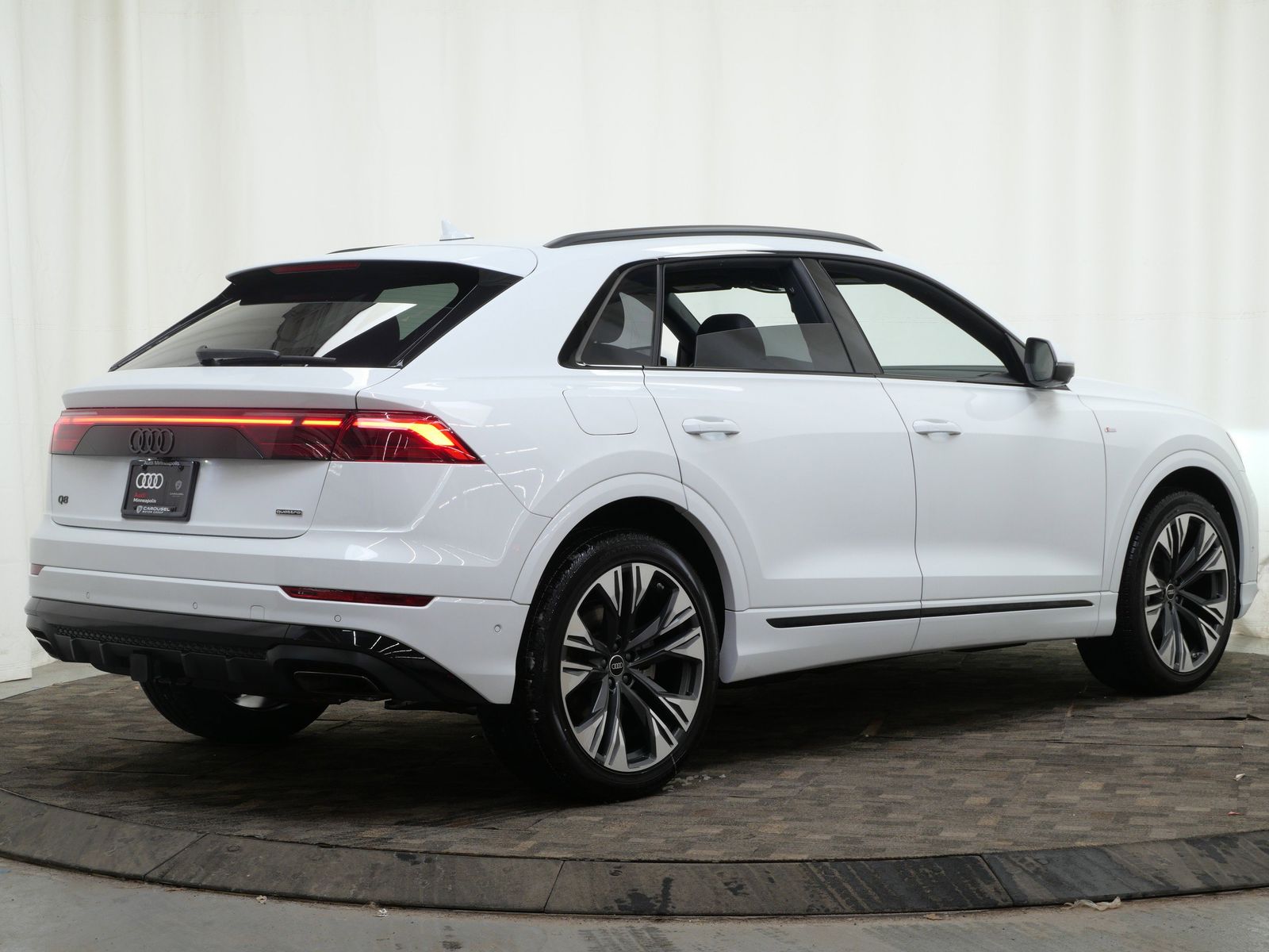 Thumbnail: 2026 Audi Q8 - 6