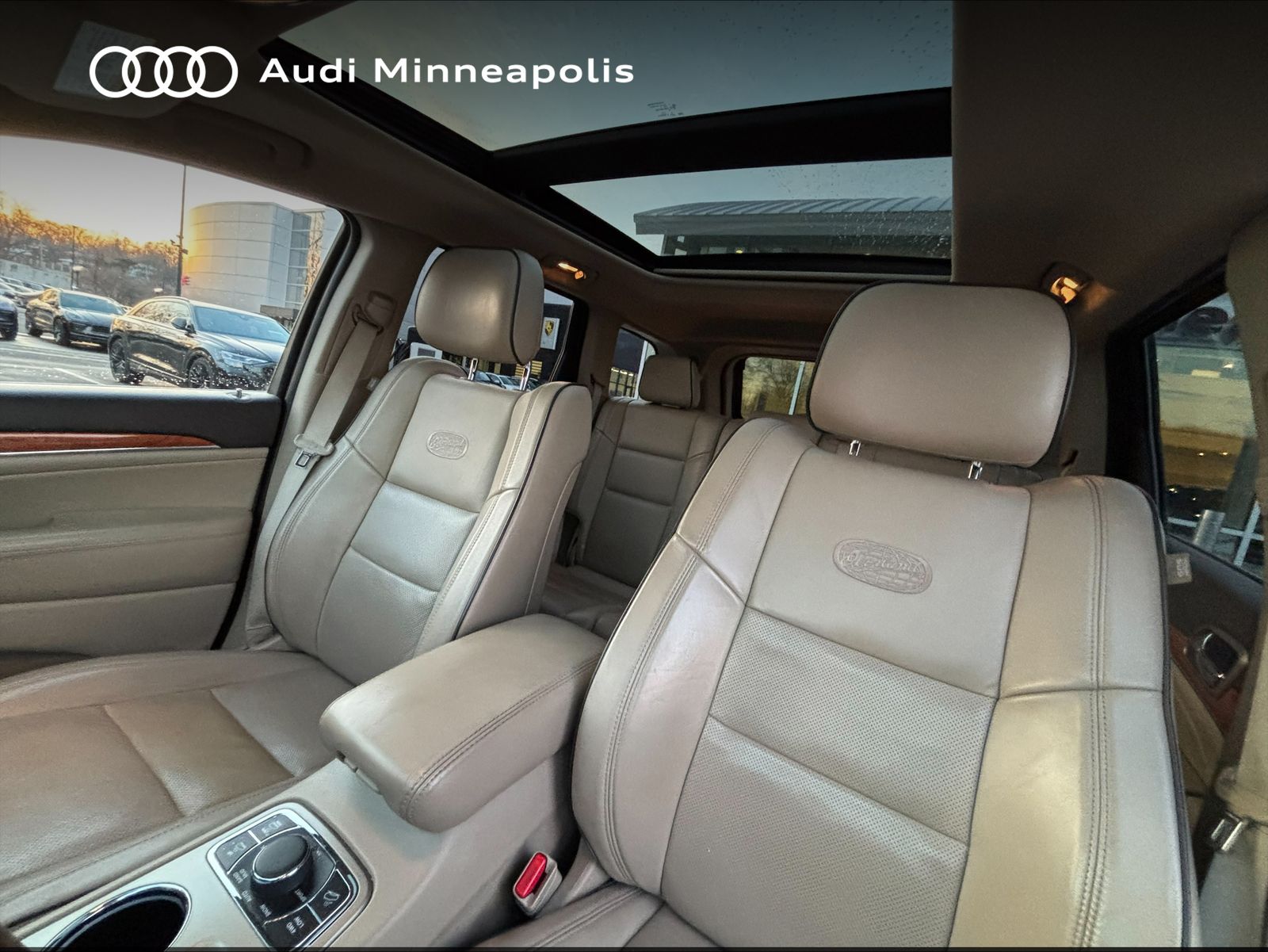 Thumbnail: 2011 Jeep Grand Cherokee - 16