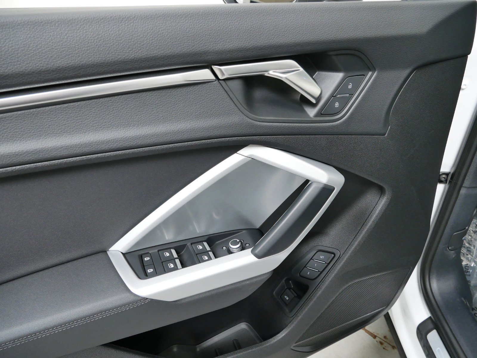 Thumbnail: 2023 Audi Q3 - 16