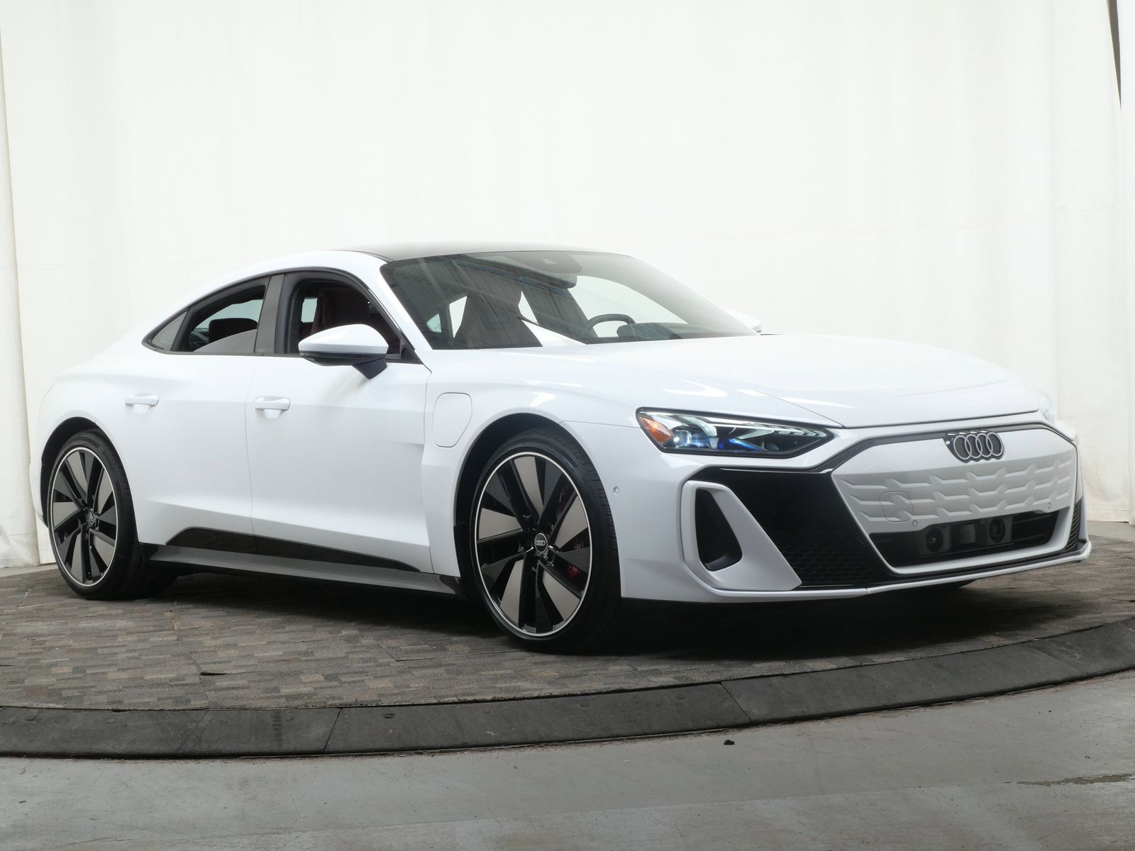Thumbnail: 2025 Audi e-tron GT - 8