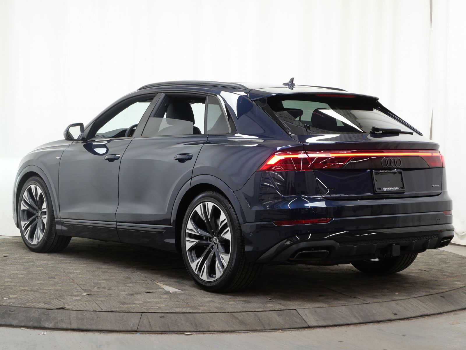 Thumbnail: 2026 Audi Q8 - 4