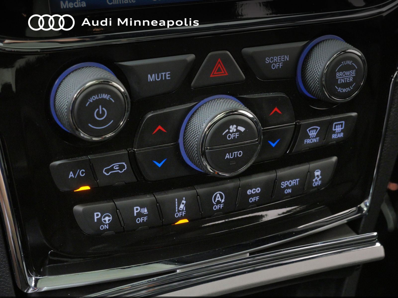 Thumbnail: 2021 Jeep Grand Cherokee - 25