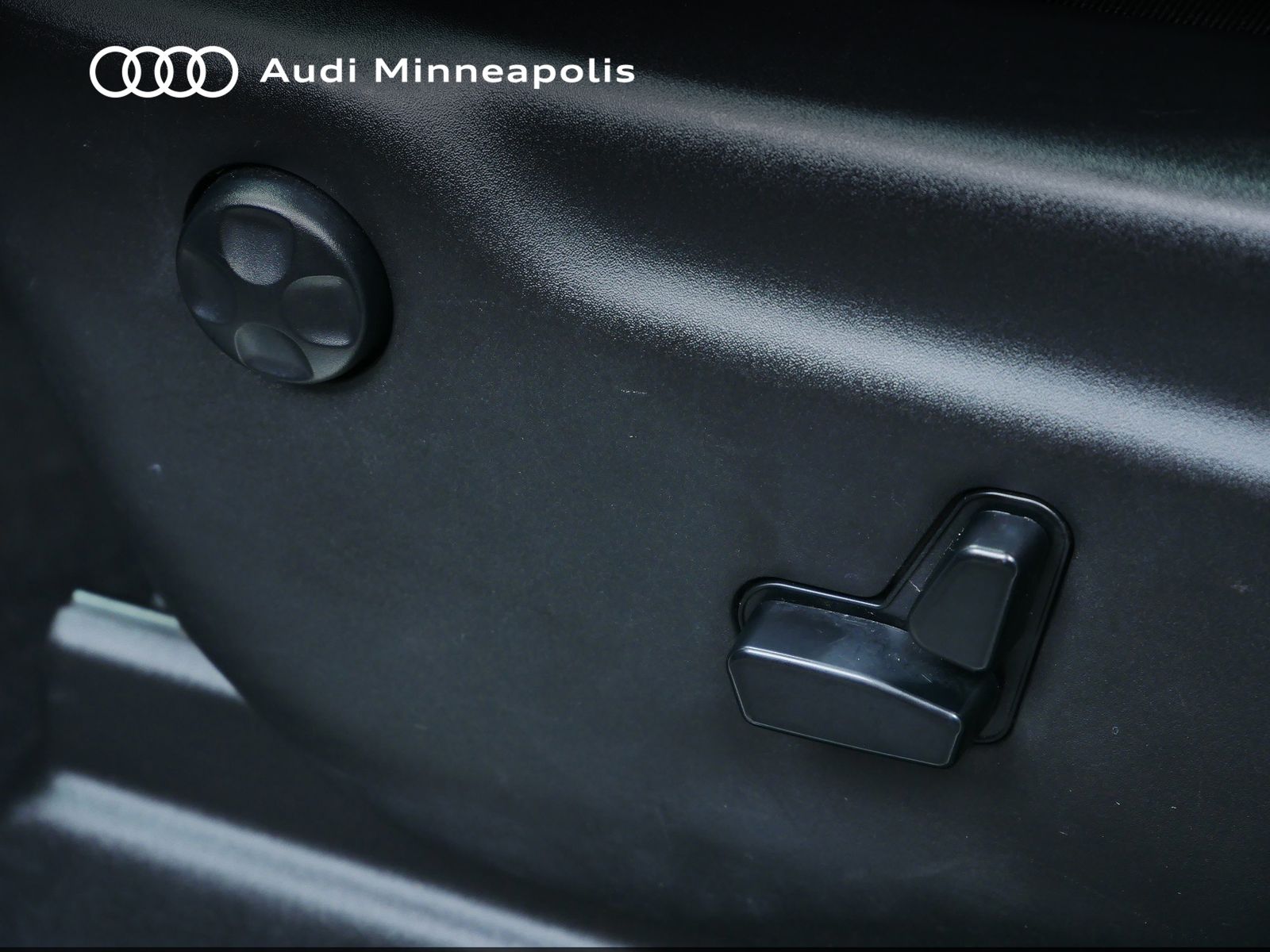 Thumbnail: 2020 Jeep Grand Cherokee - 13