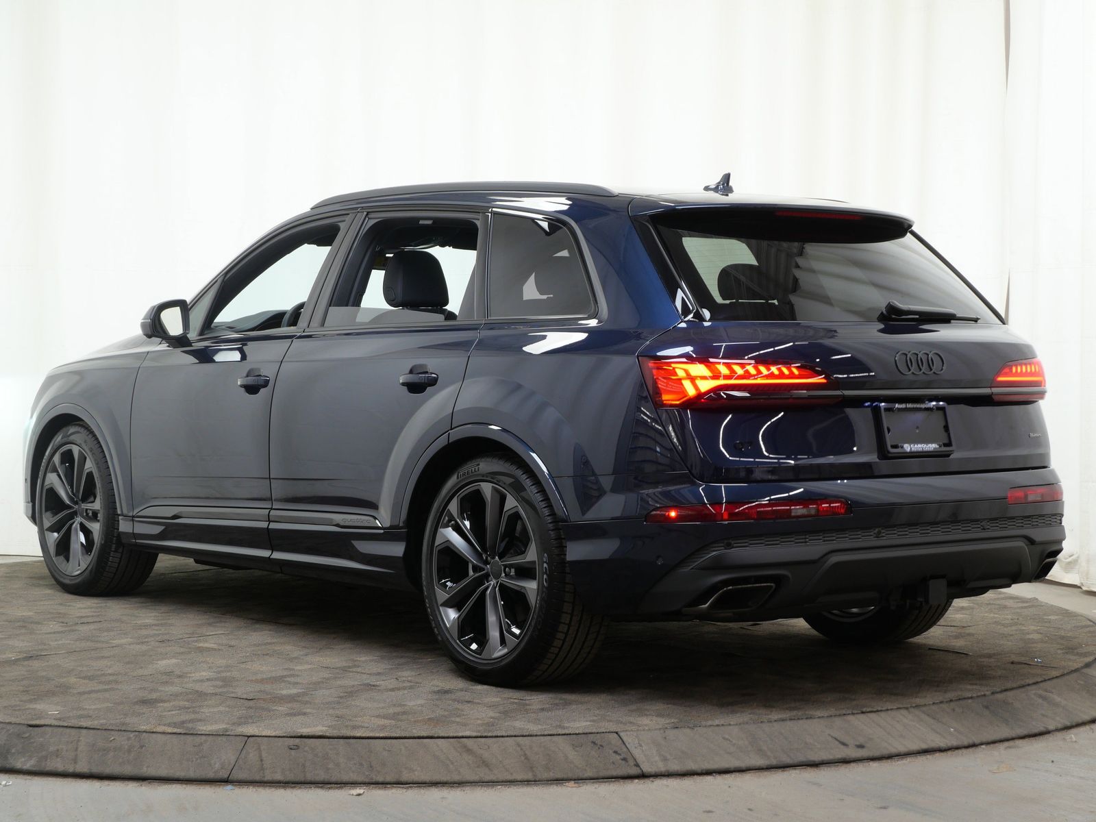 Thumbnail: 2026 Audi Q7 - 4
