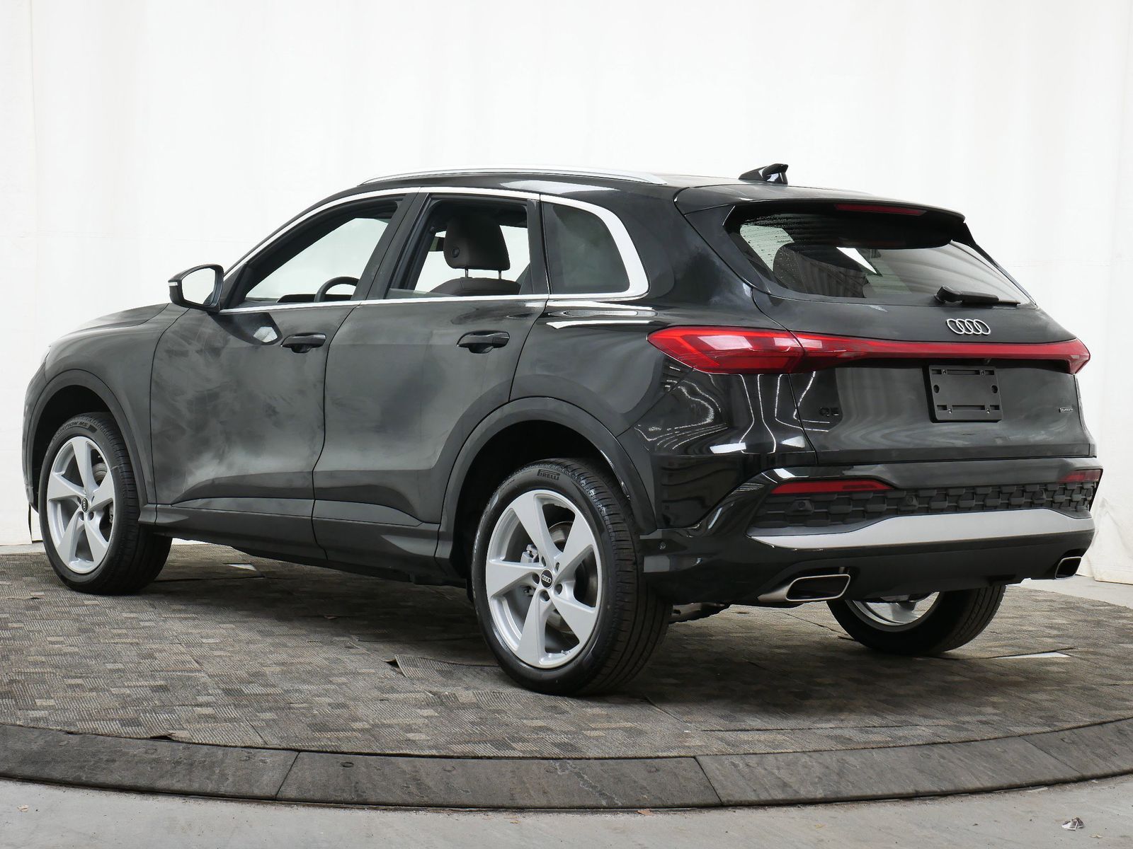 Thumbnail: 2025 Audi Q5 - 4