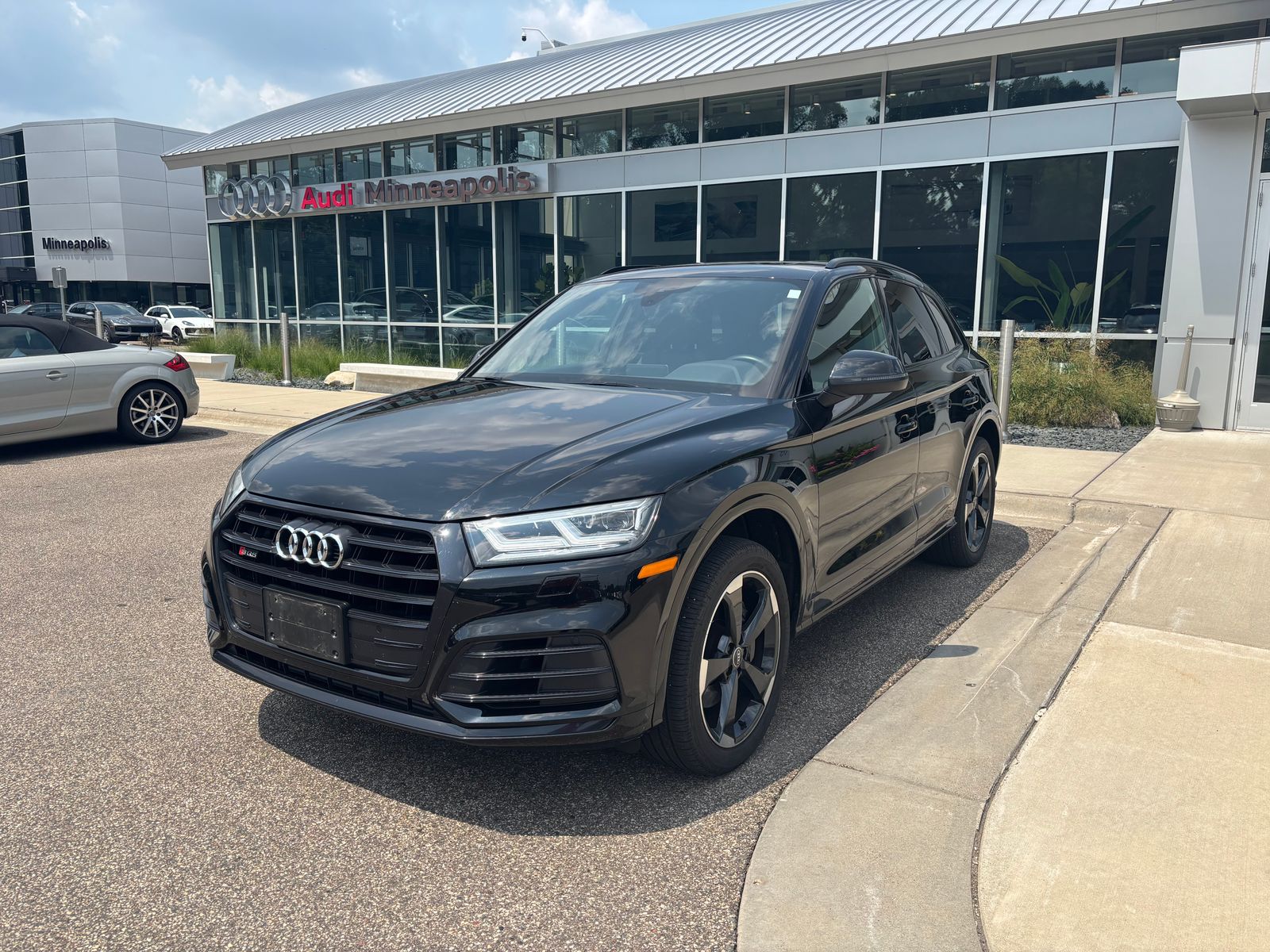 Thumbnail: 2020 Audi SQ5 - 3