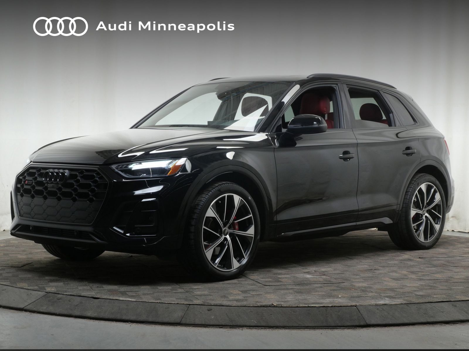 Thumbnail: 2023 Audi SQ5 - 1