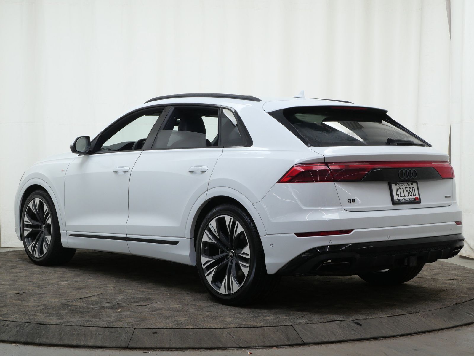 Thumbnail: 2026 Audi Q8 - 4
