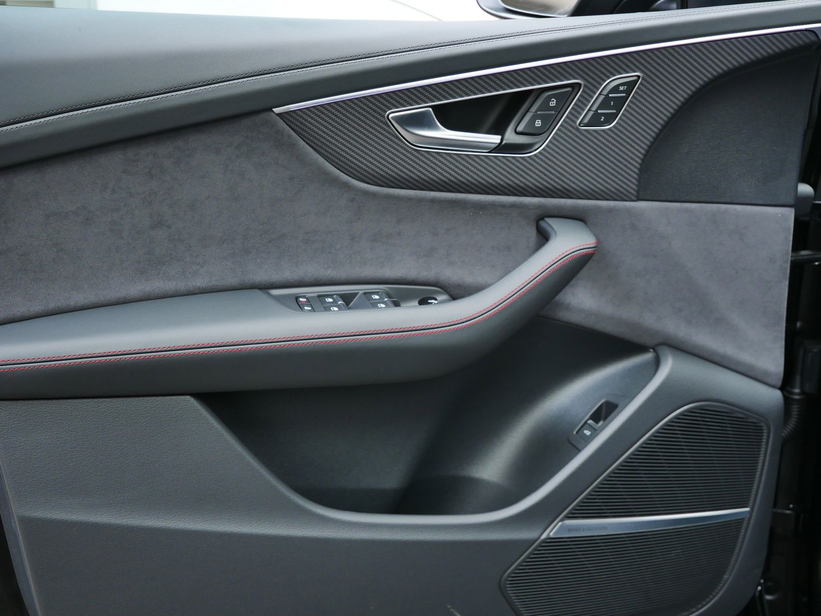 Thumbnail: 2026 Audi SQ8 - 10