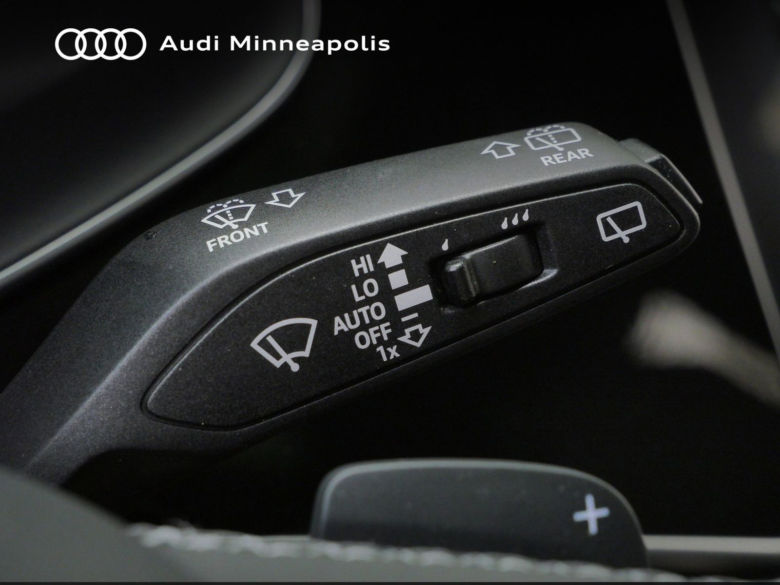 Thumbnail: 2023 Audi Q8 - 25