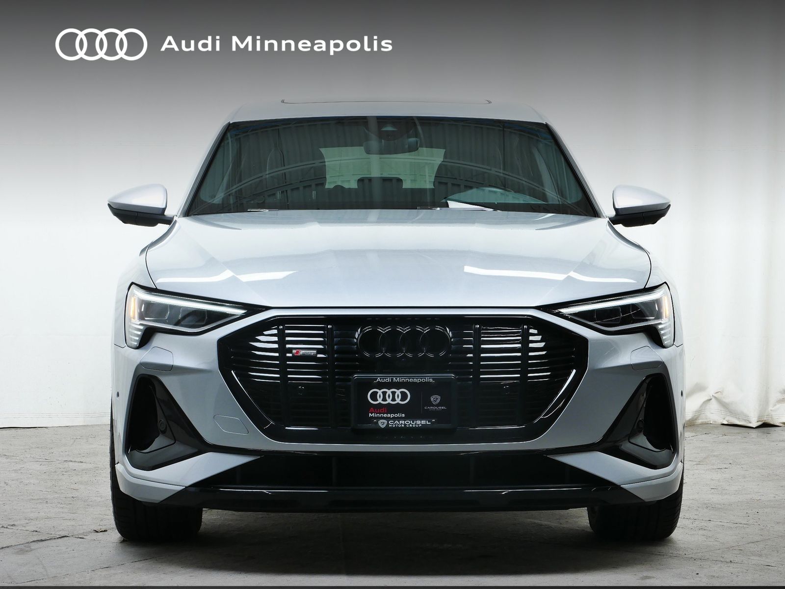 Thumbnail: 2023 Audi e-tron S - 10