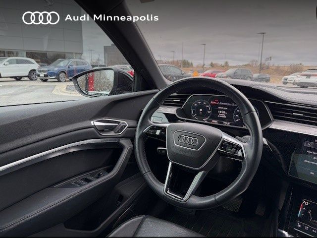 Thumbnail: 2023 Audi e-tron S - 16