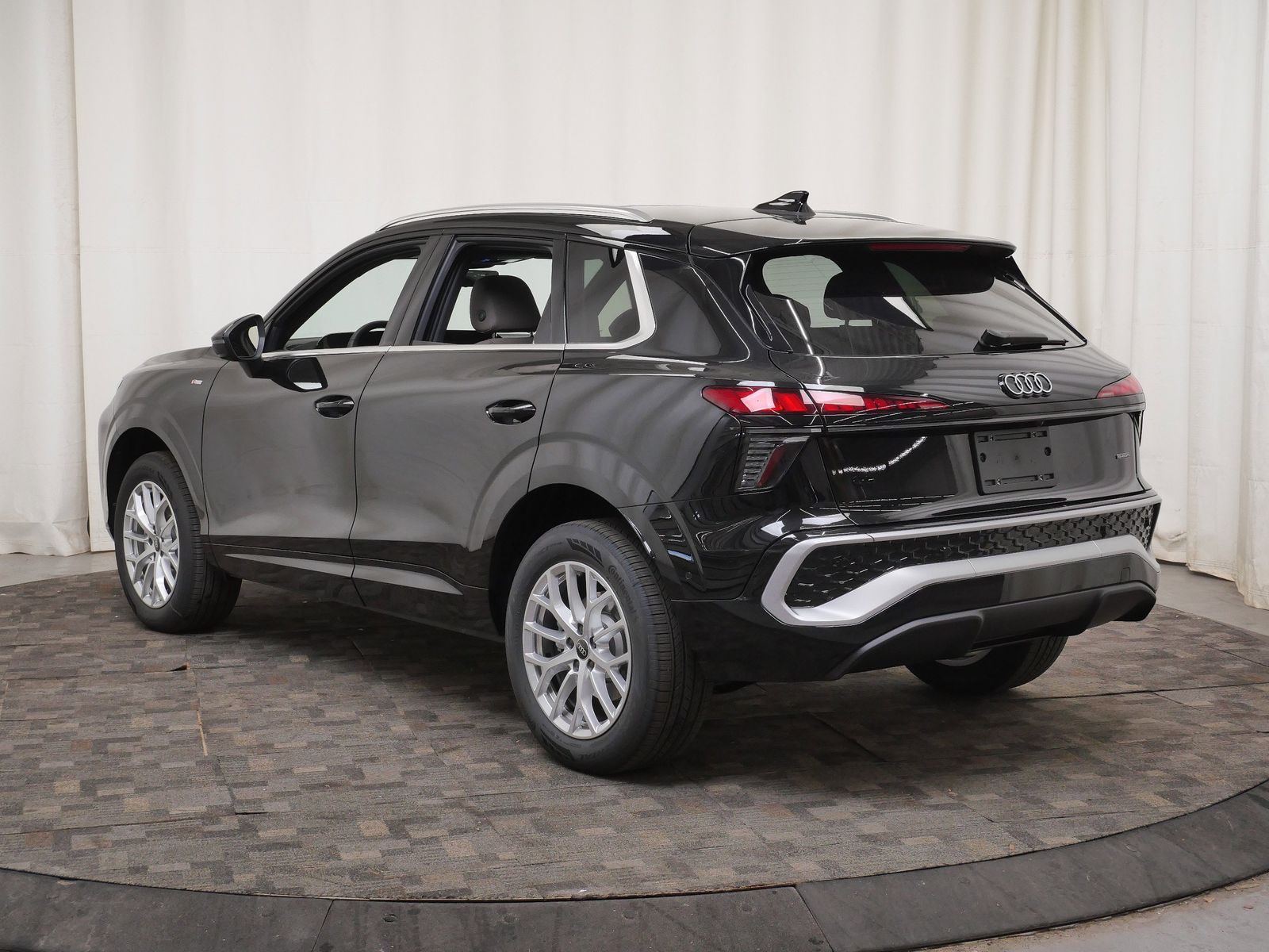 Thumbnail: 2026 Audi Q3 - 4