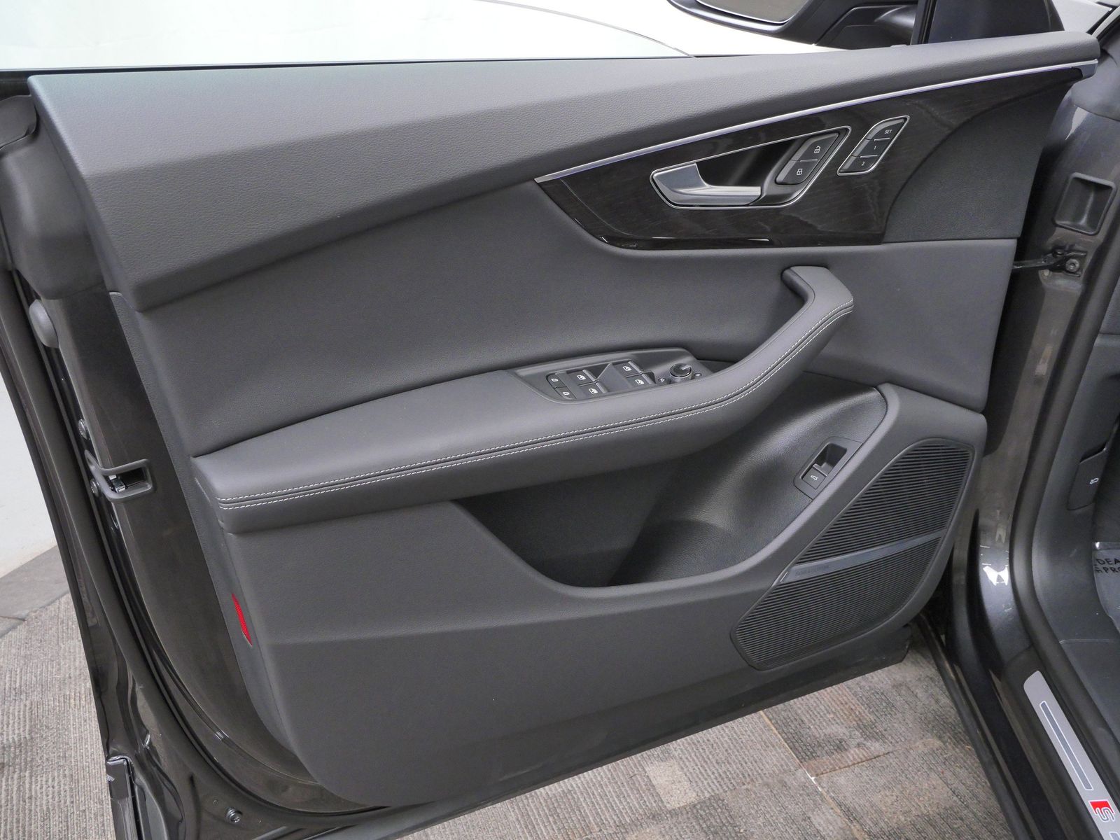 Thumbnail: 2026 Audi Q8 - 10