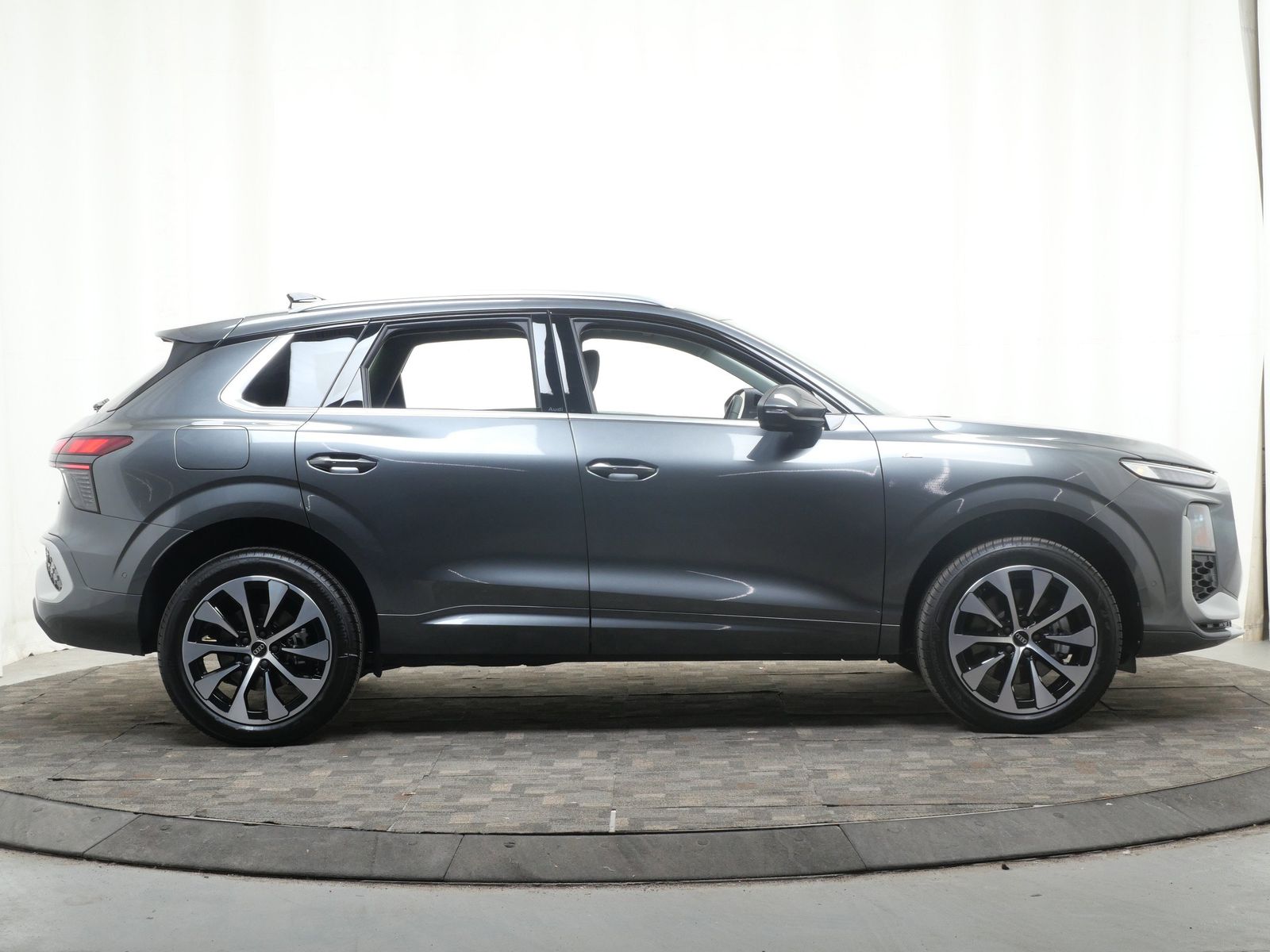 Thumbnail: 2026 Audi Q3 - 7