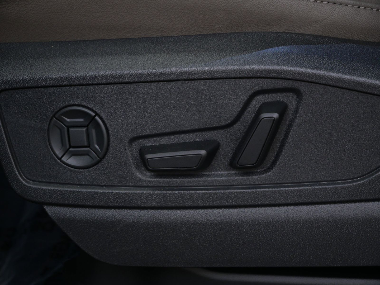 Thumbnail: 2025 Audi Q5 - 11