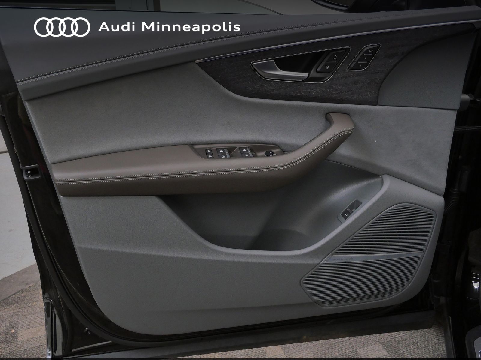 Thumbnail: 2023 Audi Q8 - 13