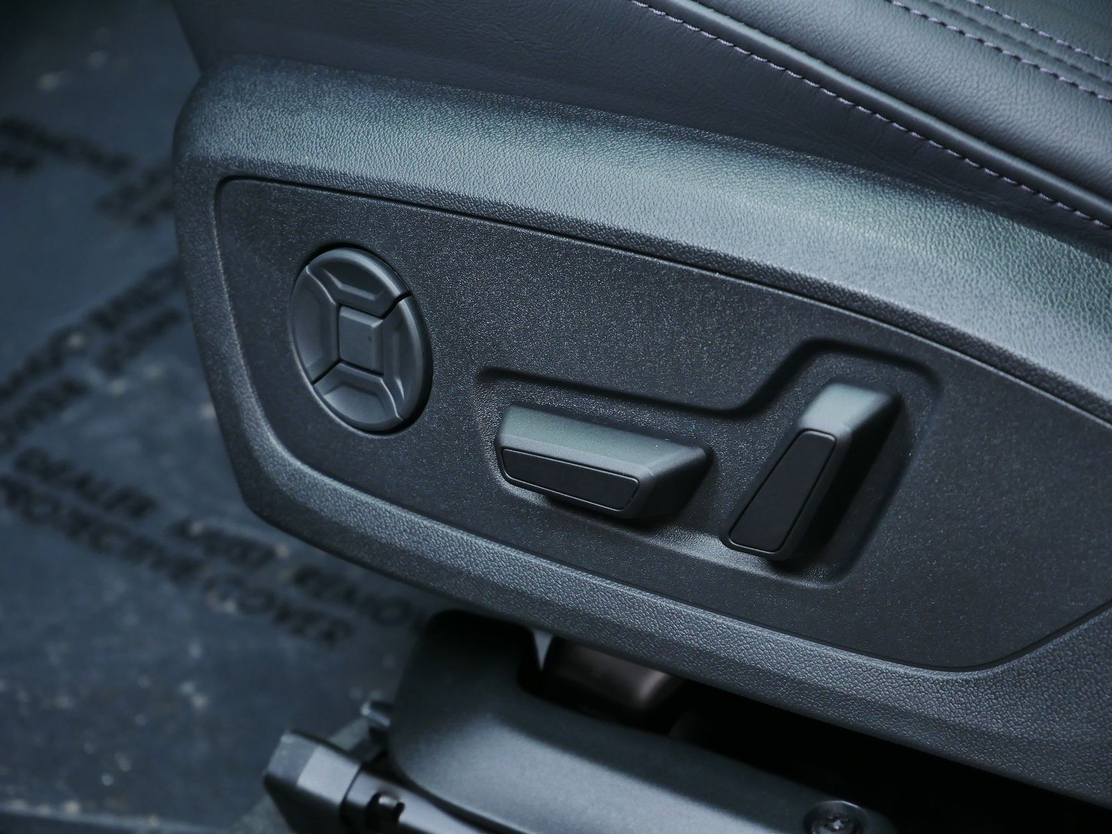 Thumbnail: 2025 Audi Q3 - 11