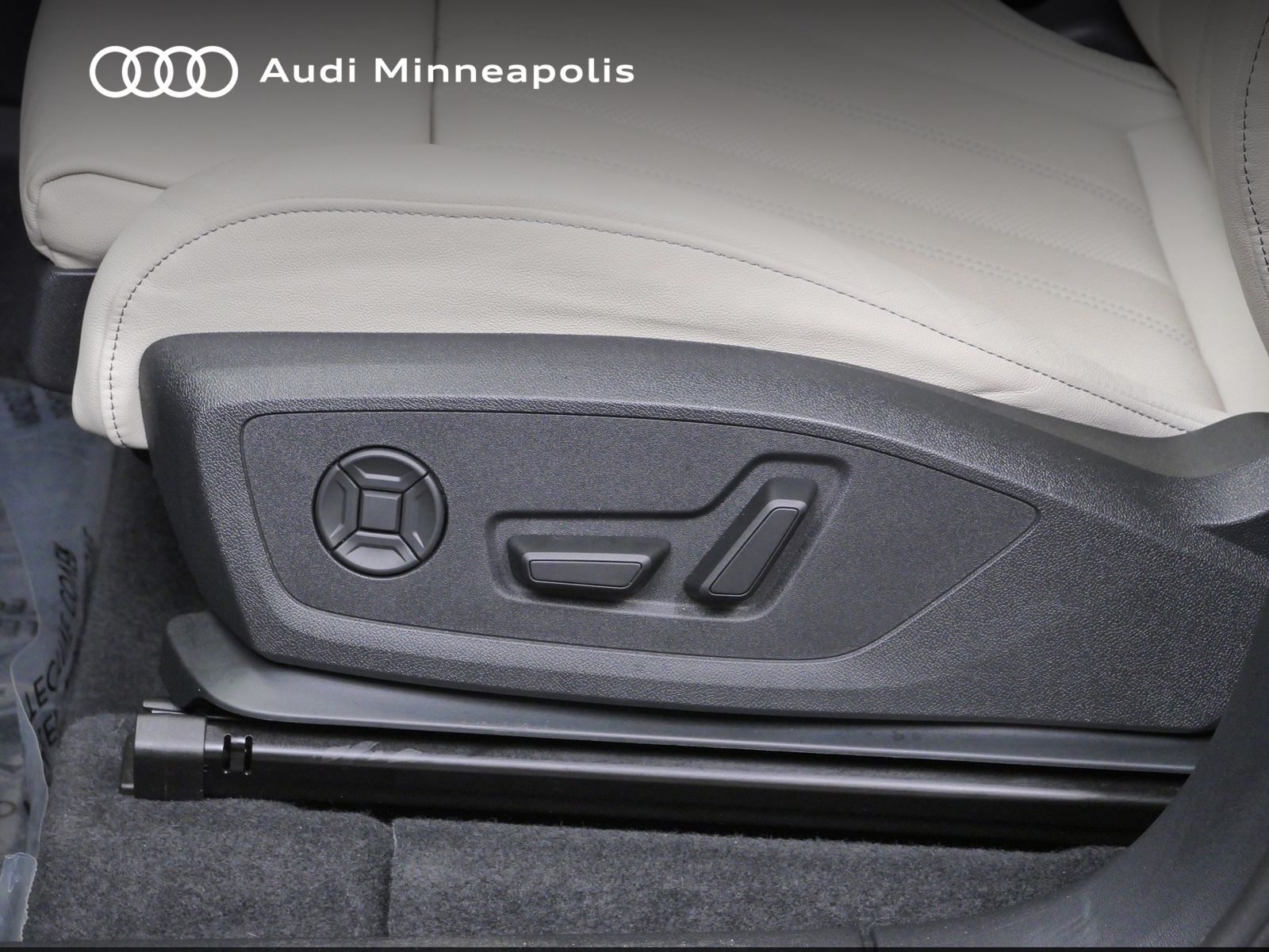 Thumbnail: 2025 Audi Q6 e-tron - 12