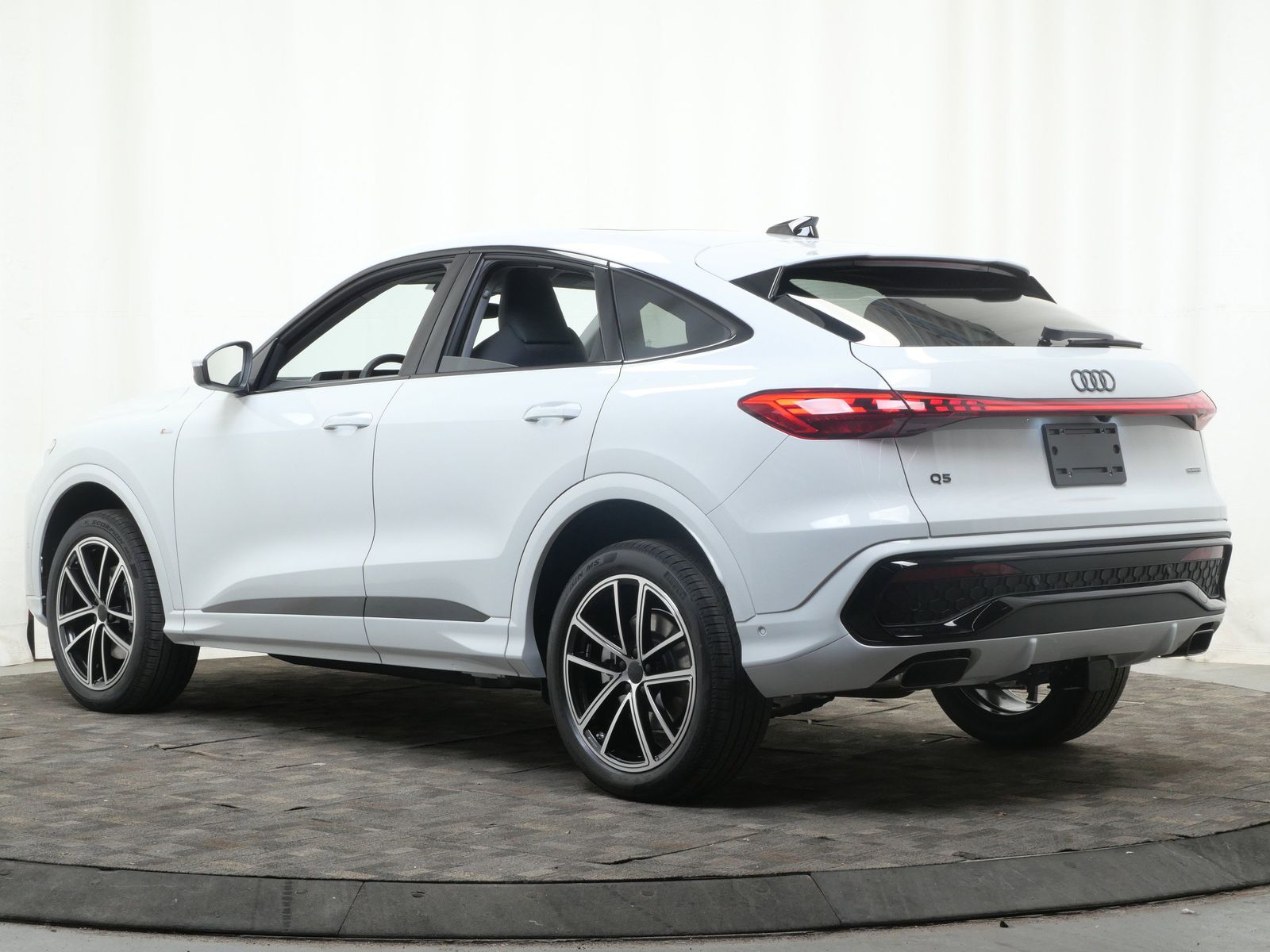 Thumbnail: 2026 Audi Q5 - 4