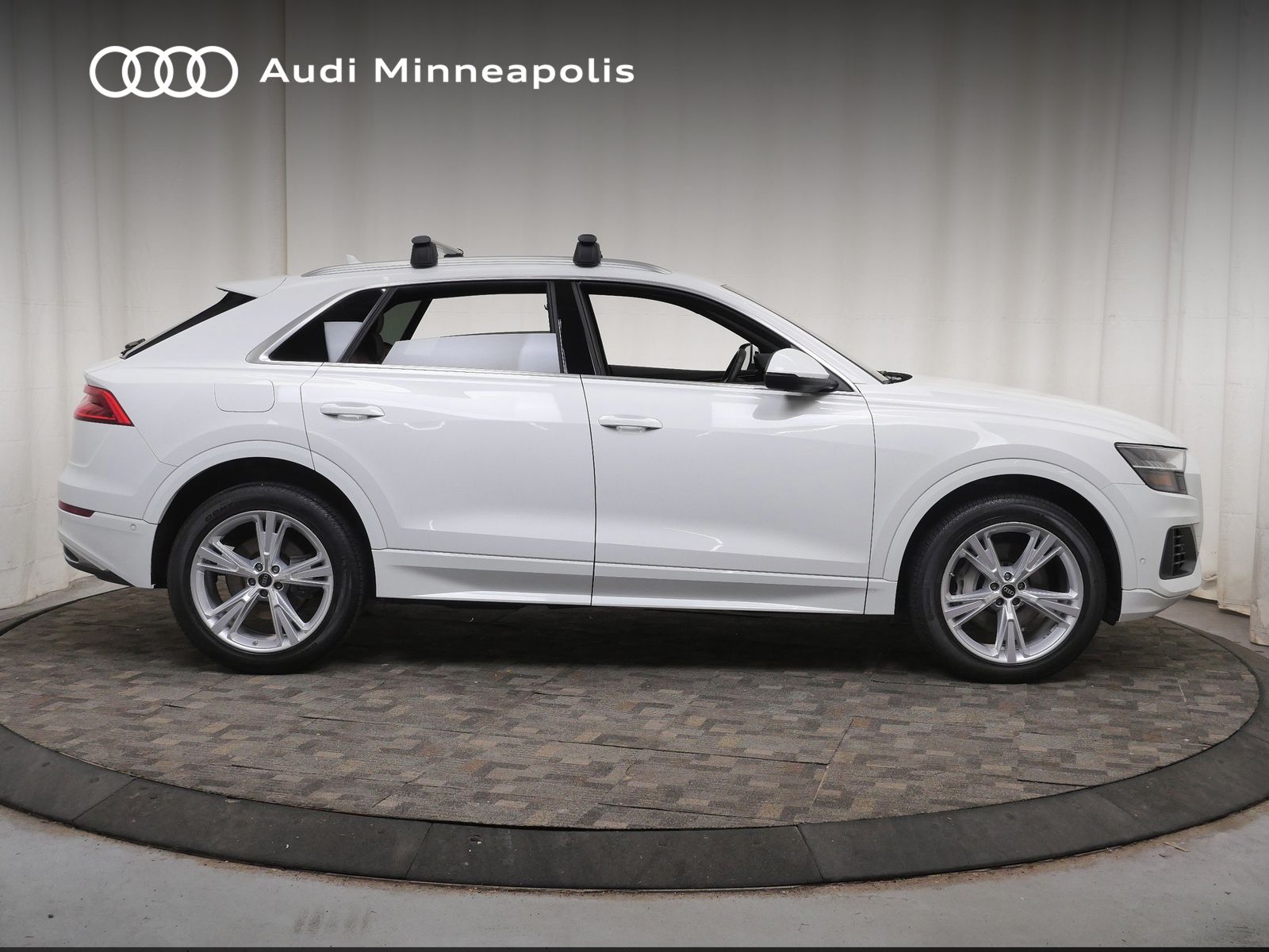 Thumbnail: 2023 Audi Q8 - 9