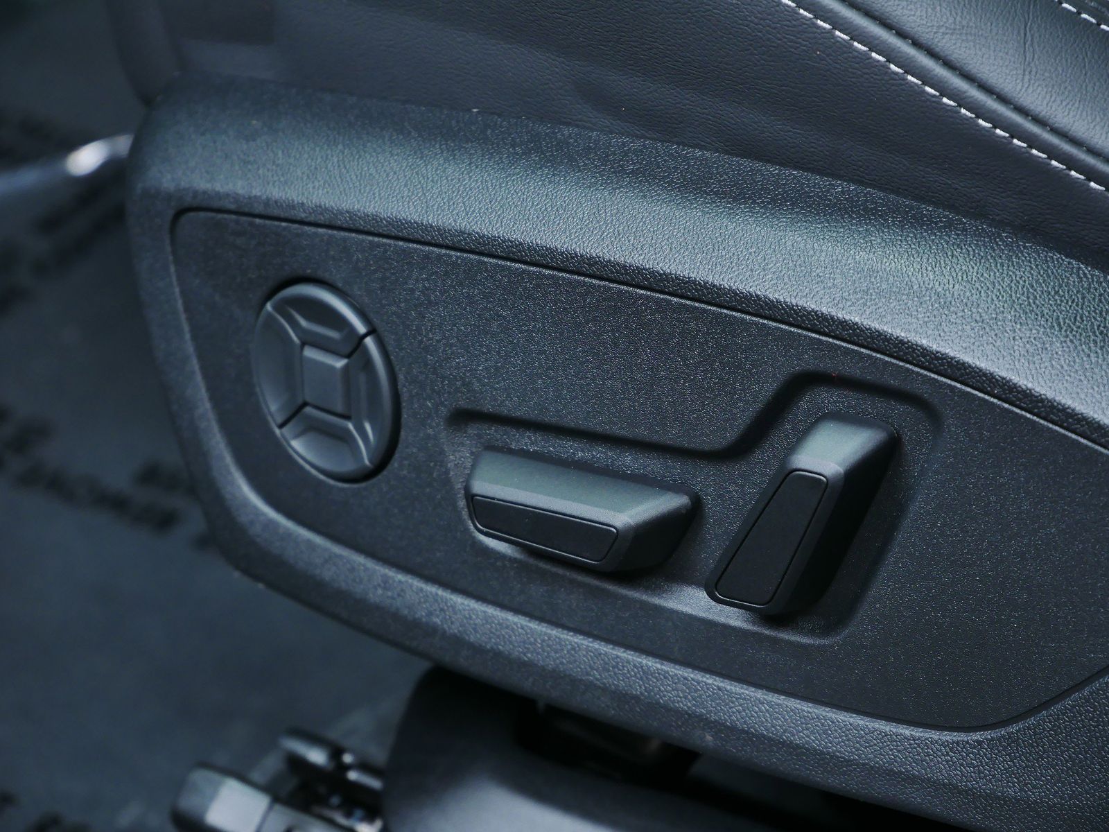 Thumbnail: 2025 Audi Q3 - 11