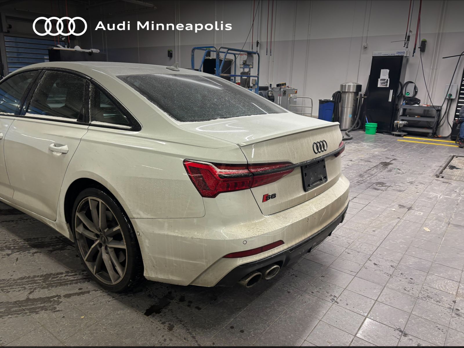 Thumbnail: 2021 Audi S6 - 11