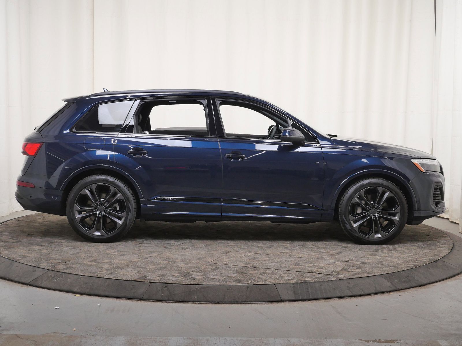 Thumbnail: 2026 Audi Q7 - 7