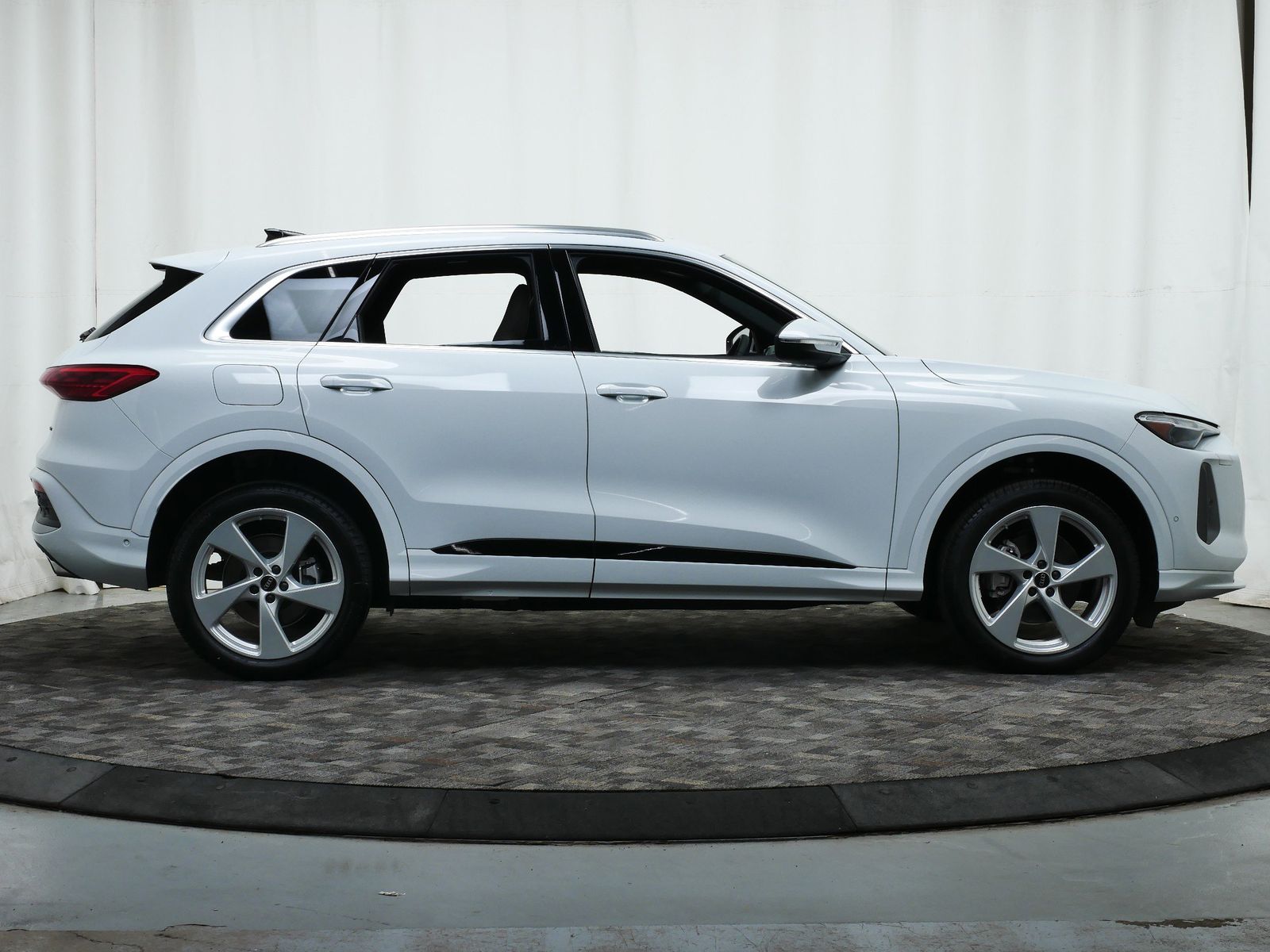 Thumbnail: 2025 Audi Q5 - 7