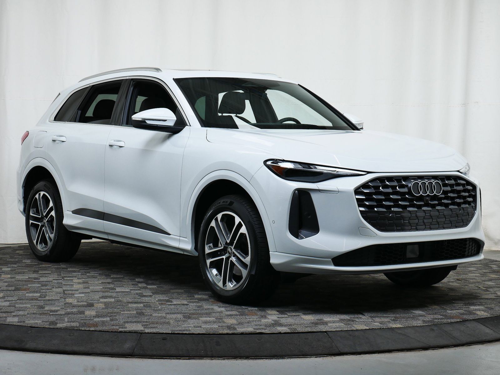 Thumbnail: 2025 Audi Q5 - 8