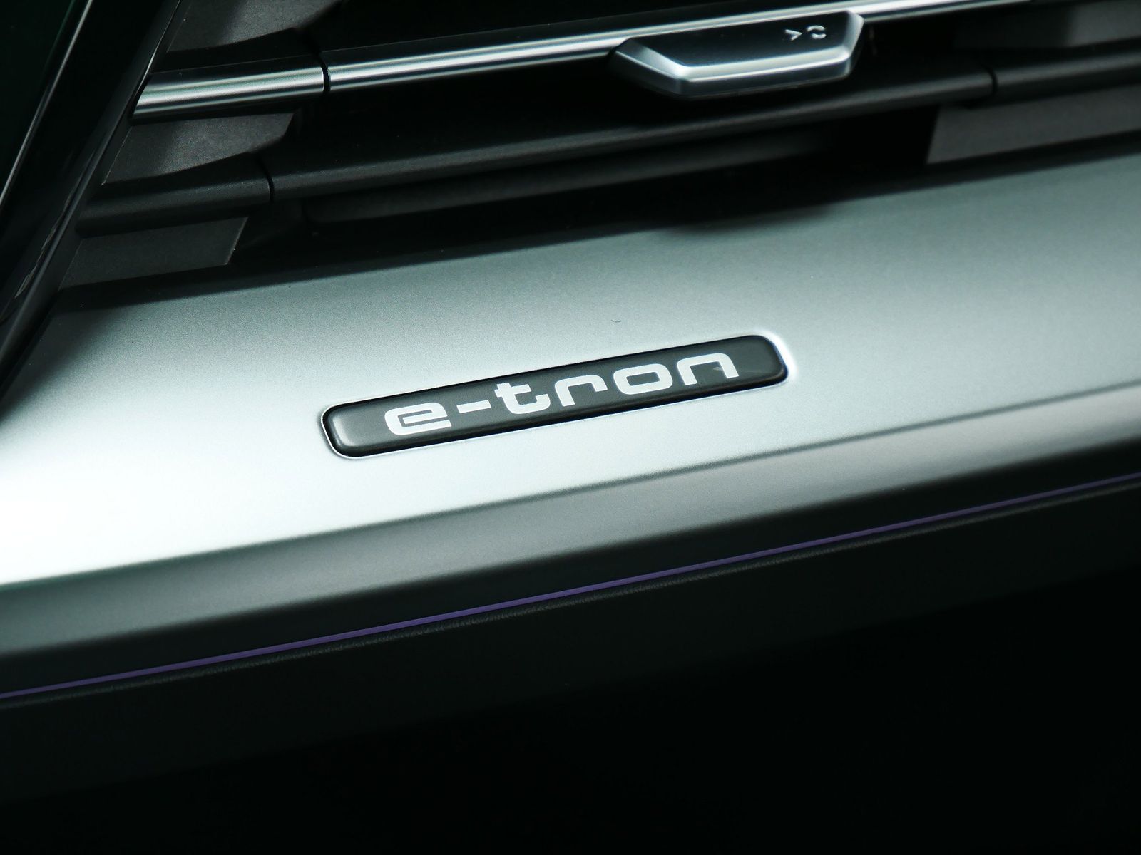 Thumbnail: 2025 Audi Q4 e-tron - 15