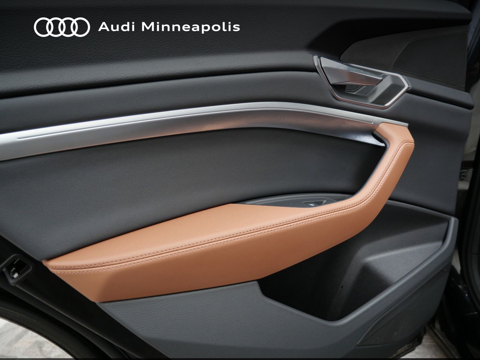 Thumbnail: 2022 Audi e-tron S - 16