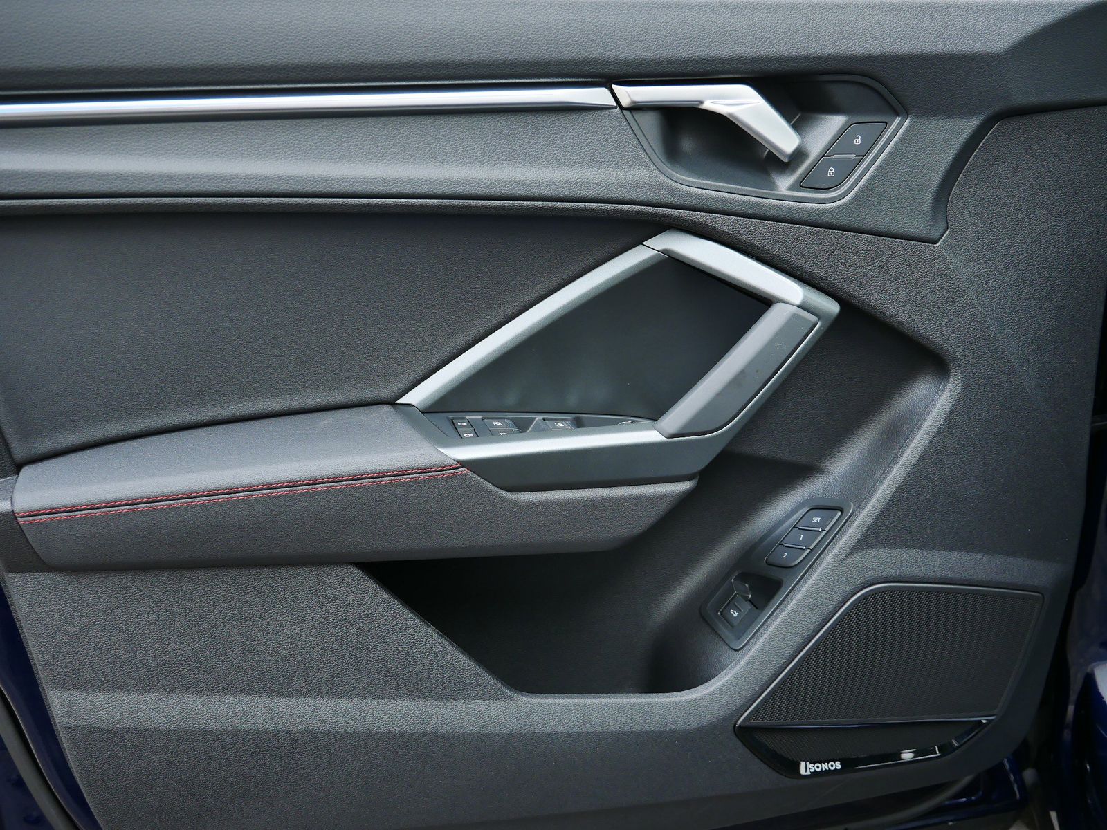 Thumbnail: 2025 Audi Q3 - 10