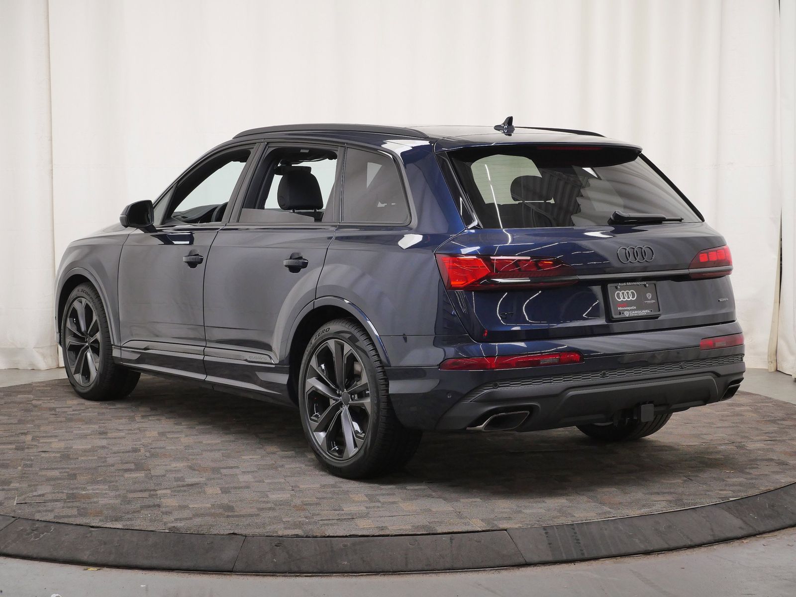 Thumbnail: 2026 Audi Q7 - 4