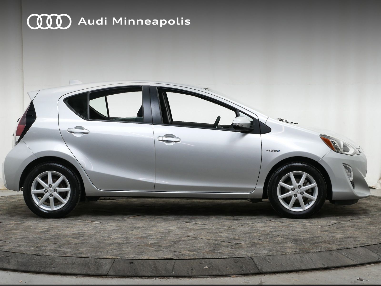 Thumbnail: 2015 Toyota Prius c - 7