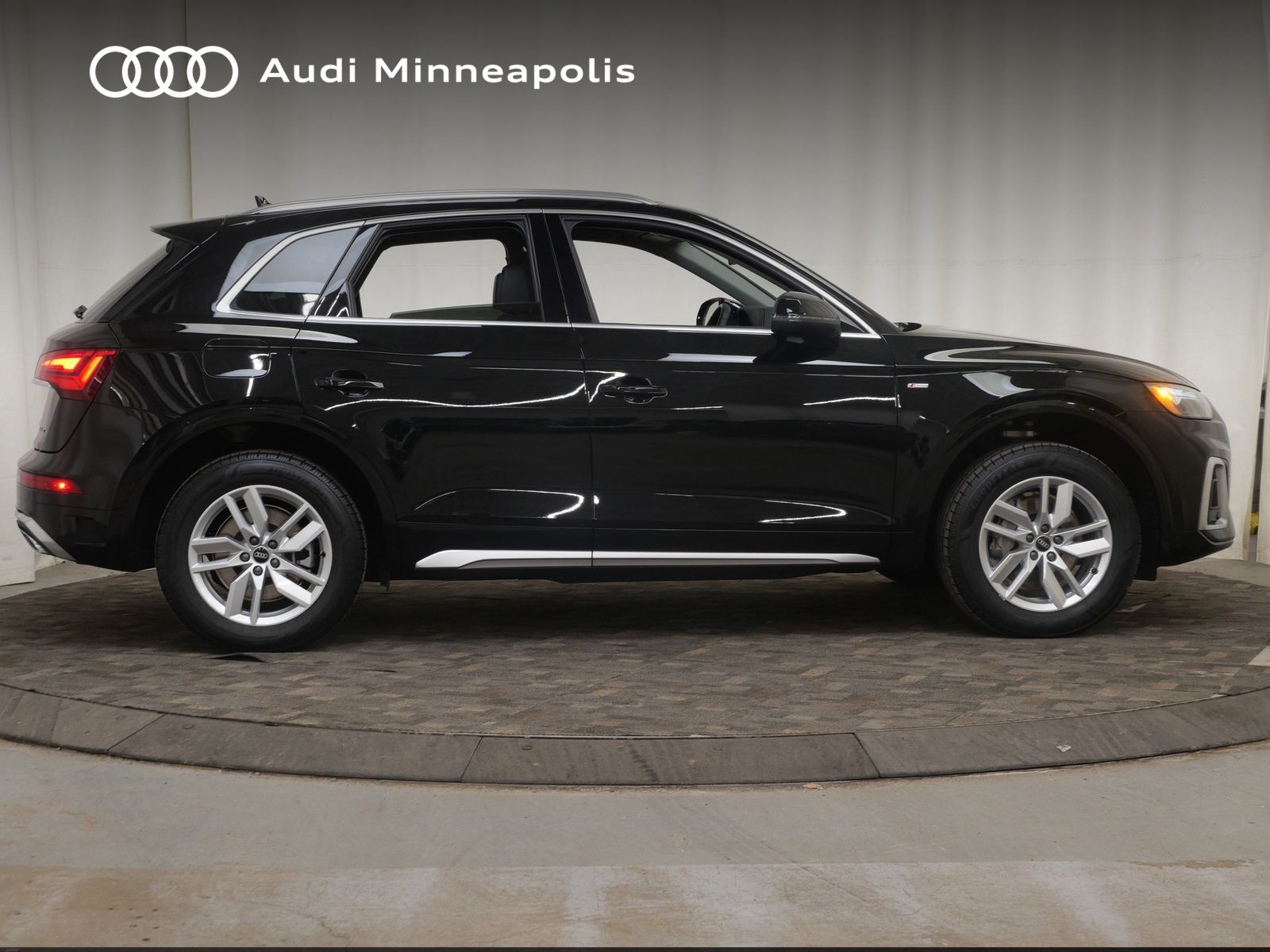 Thumbnail: 2023 Audi Q5 - 10