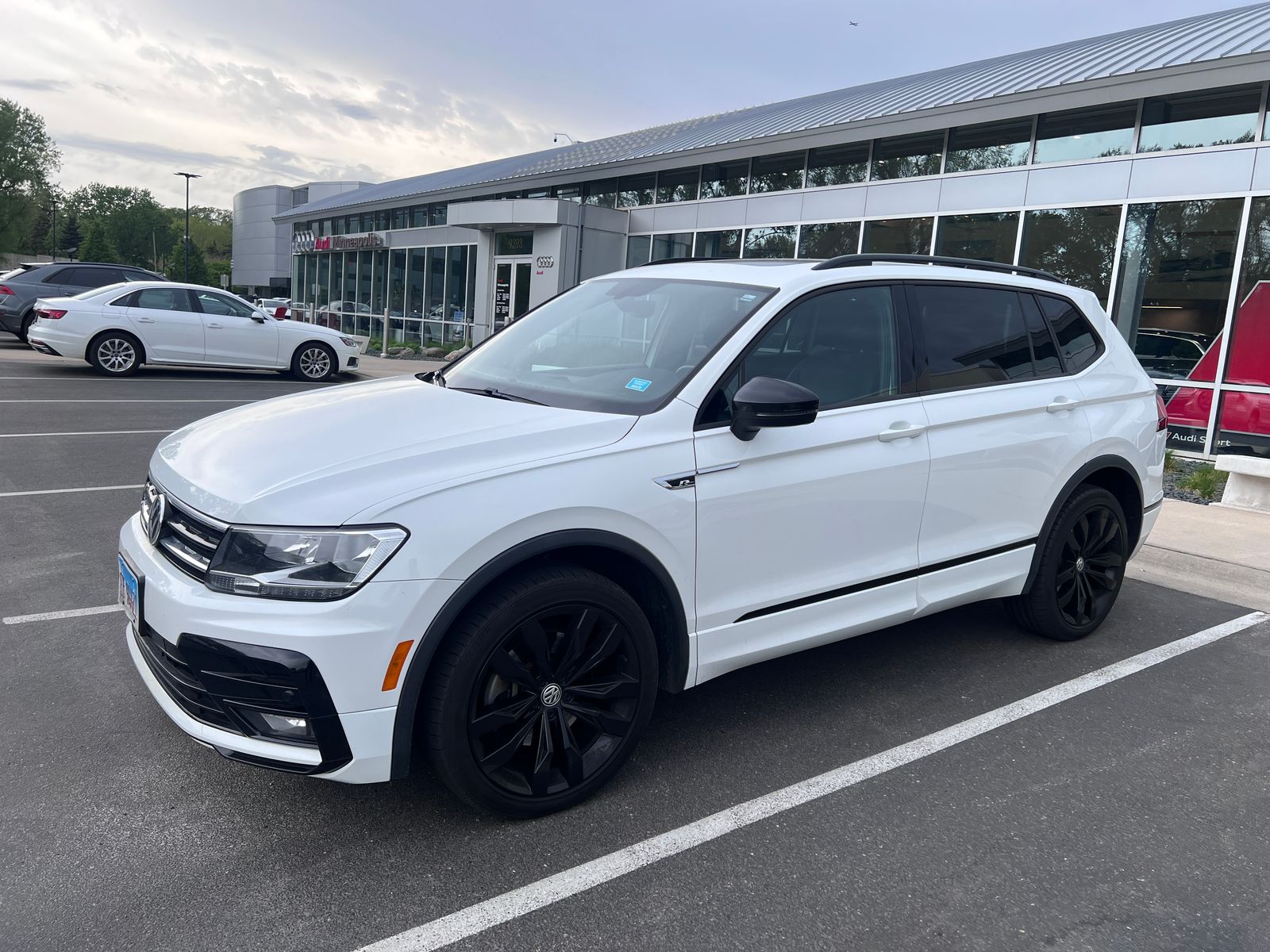 Thumbnail: 2020 Volkswagen Tiguan - 1