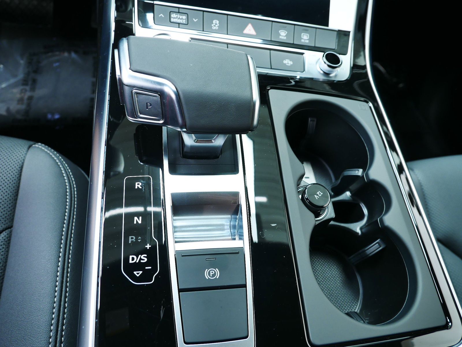 Thumbnail: 2025 Audi Q7 - 15