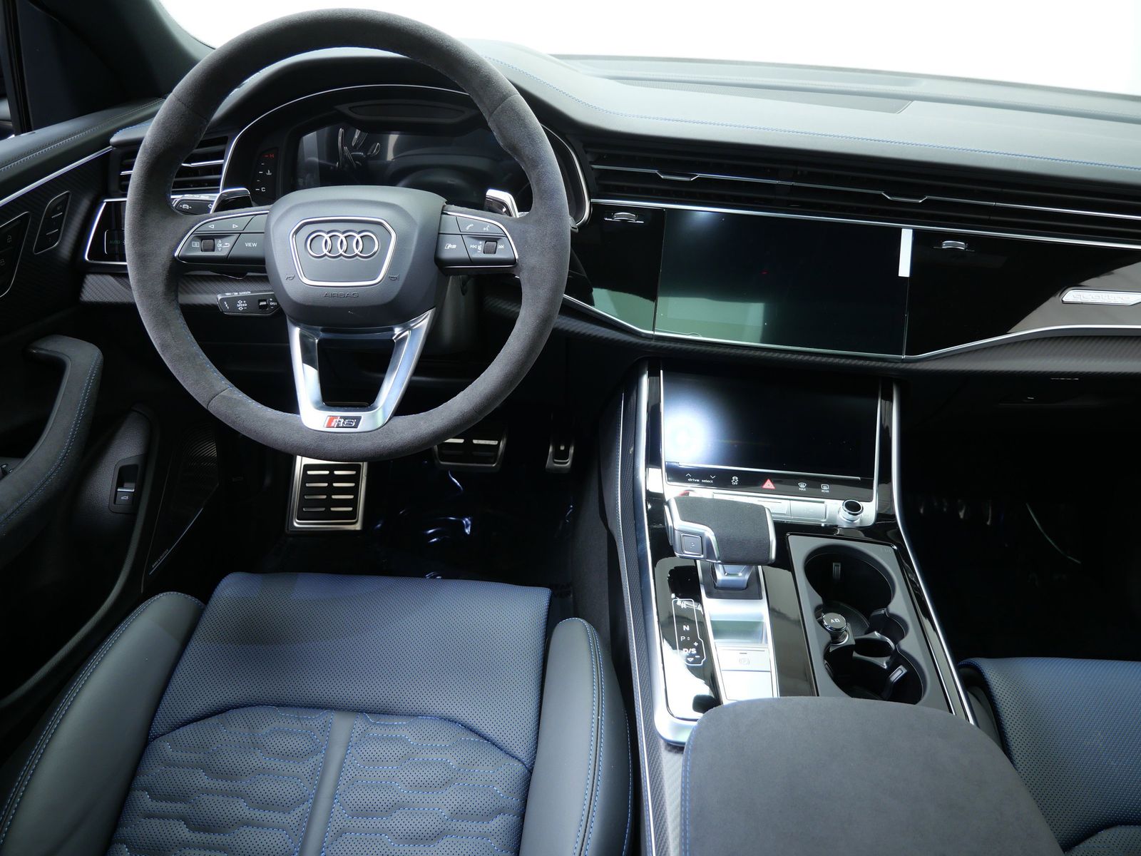 Thumbnail: 2026 Audi RS Q8 - 14