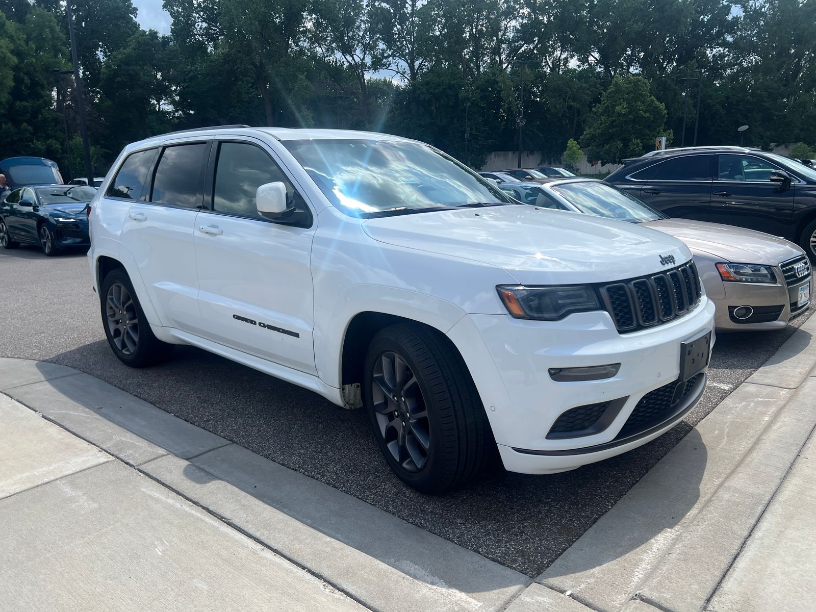 Thumbnail: 2020 Jeep Grand Cherokee - 3