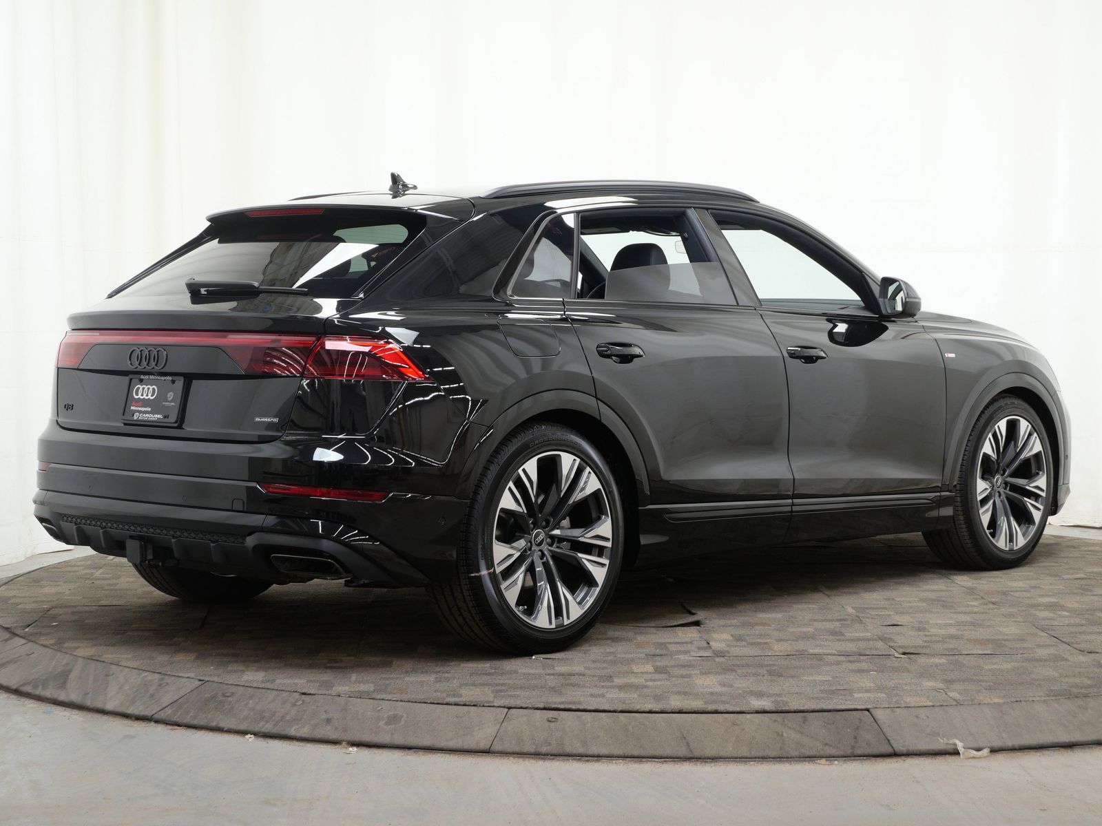 Thumbnail: 2026 Audi Q8 - 6