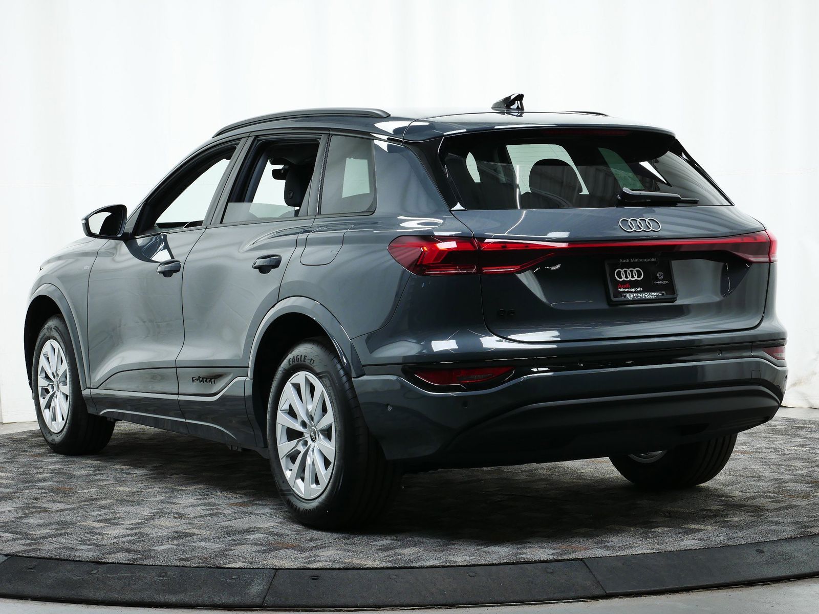 Thumbnail: 2025 Audi Q6 e-tron - 4