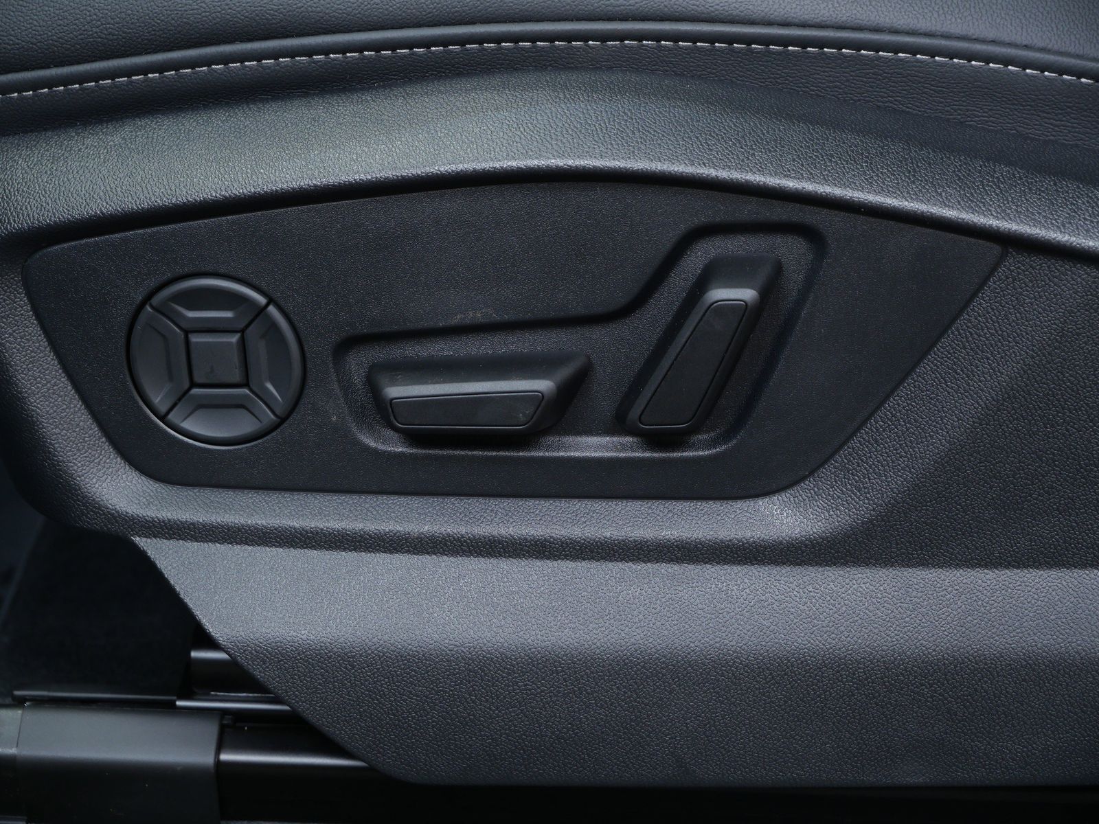 Thumbnail: 2026 Audi Q8 - 11