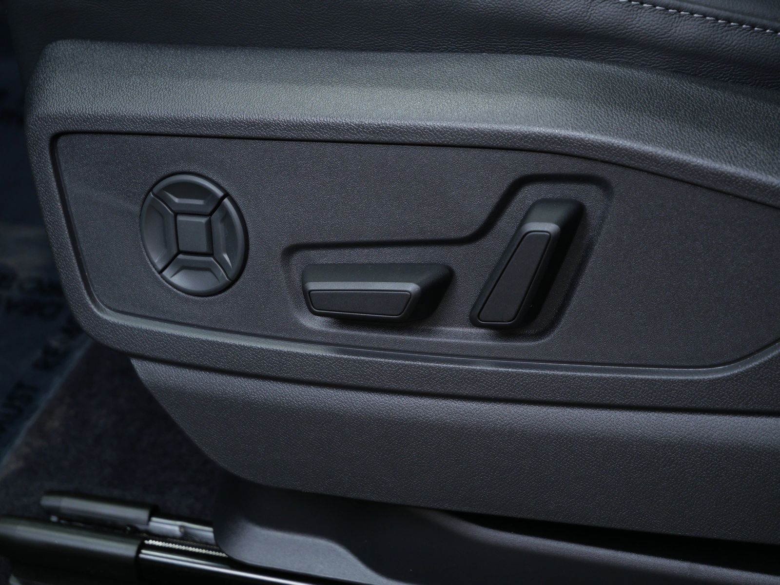 Thumbnail: 2025 Audi Q5 - 11