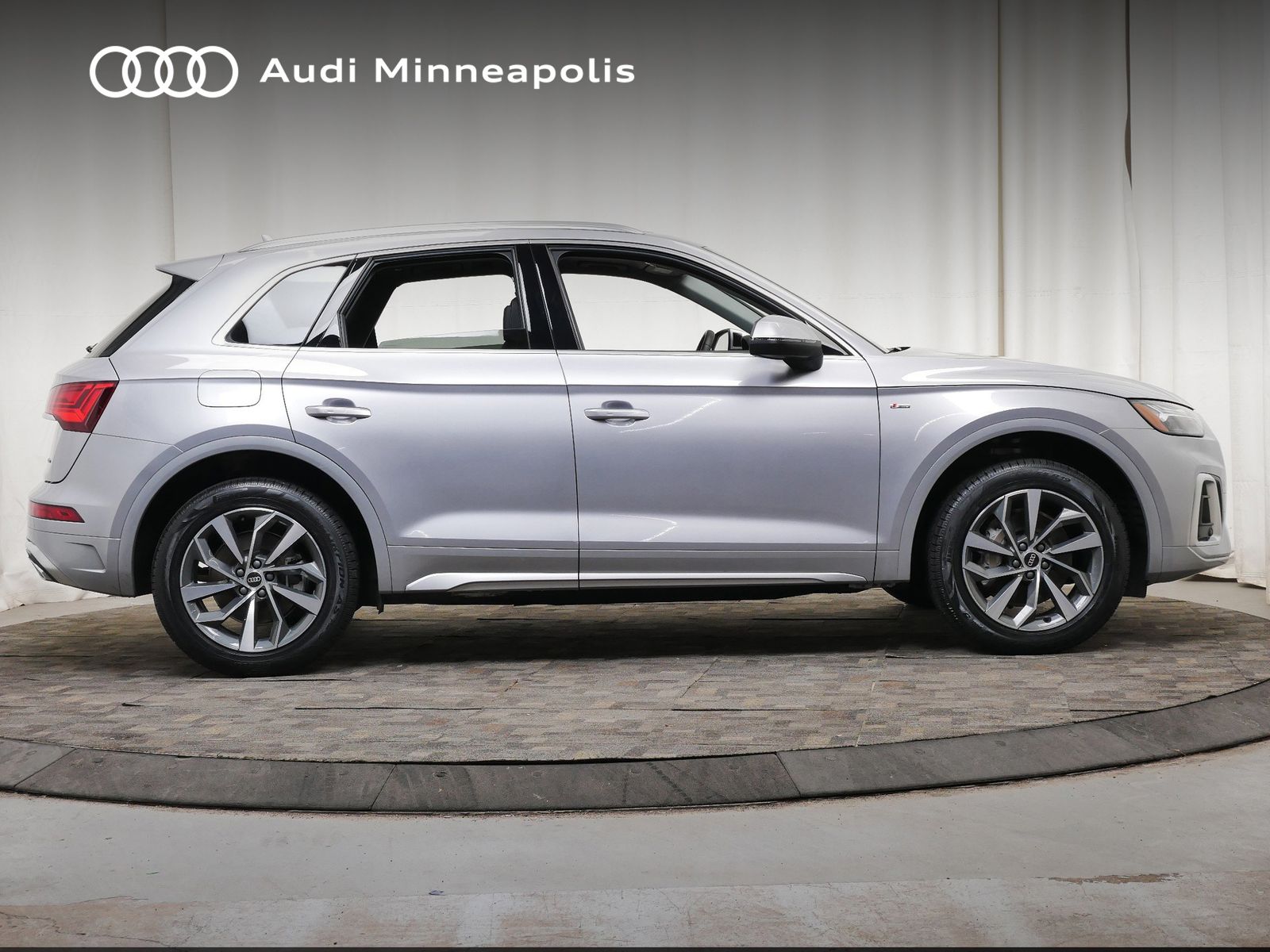 Thumbnail: 2023 Audi Q5 - 9