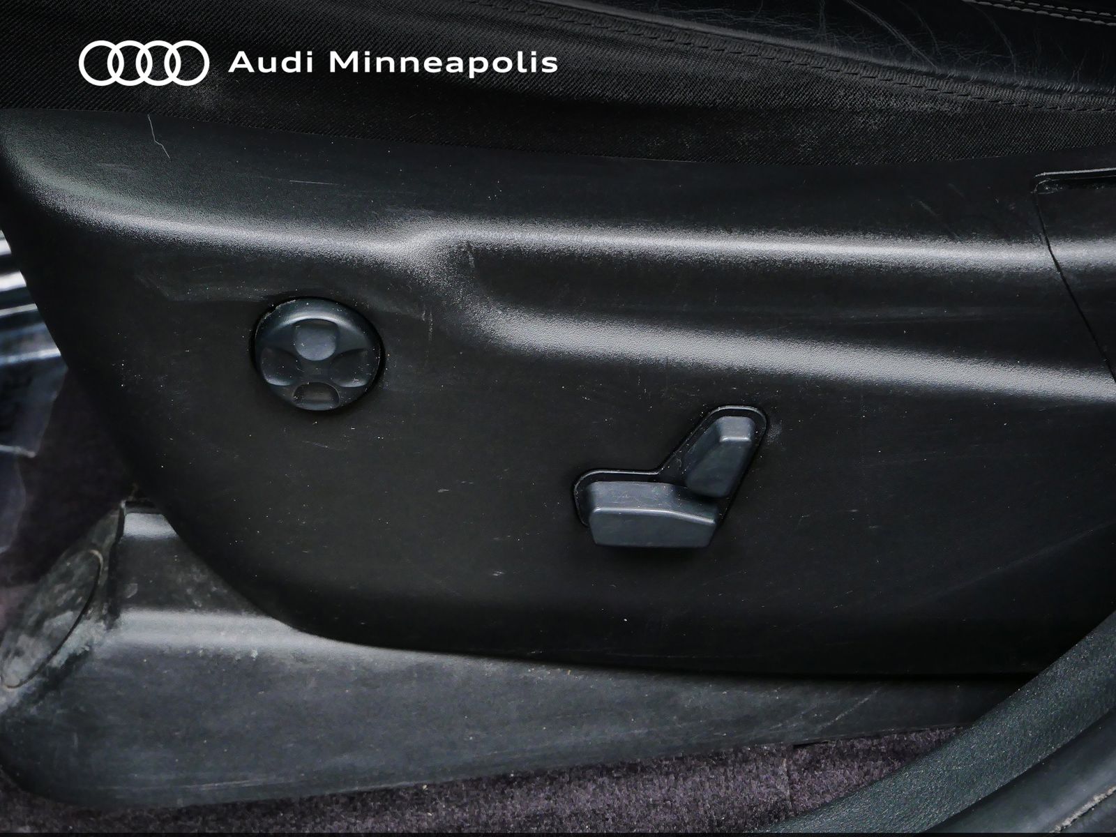 Thumbnail: 2017 Jeep Grand Cherokee - 13