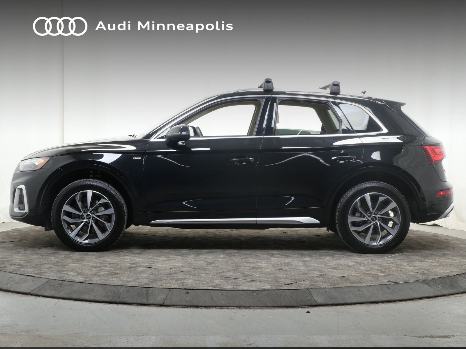 Thumbnail: 2023 Audi Q5 - 3